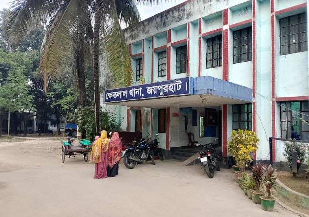 জয়পুরহাটে ভাড়া নেওয়া তরুণীকে গণধর্ষণের অভিযোগ, এলাকায় তীব্র ক্ষোভ