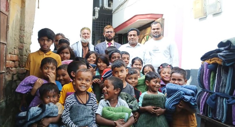 বগুড়া রেল স্টেশন বস্তির শিশুদের মাঝে পথের দিশা স্কুলের কম্বল বিতরণ