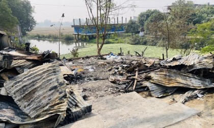 রাণীনগরে অগ্নিকান্ডে দুই দোকান পুড়ে ছাই, ৬ লক্ষাধিক টাকার ক্ষয়ক্ষতি