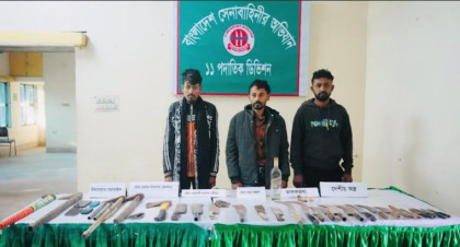 বগুড়ার দুই সন্ত্রাসী বাহিনীর তিন সদস্য অস্ত্রসহ গ্রেপ্তার