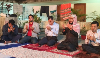 বগুড়ায় বিএনপির বিজয় ও প্রধানমন্ত্রীর শপথ উপলক্ষে দোয়া ও মিষ্টি বিতরণ