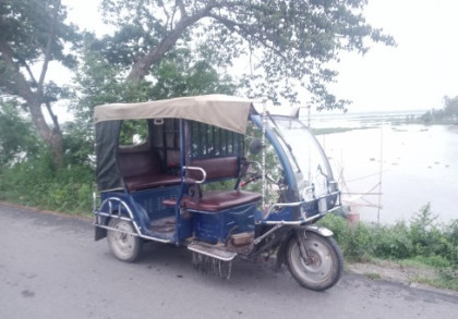 গোবিন্দগঞ্জে পুলিশের পোশাক পরে চালককে মারধর করে ইজিবাইক ছিনতাইয়ের অভিযোগ