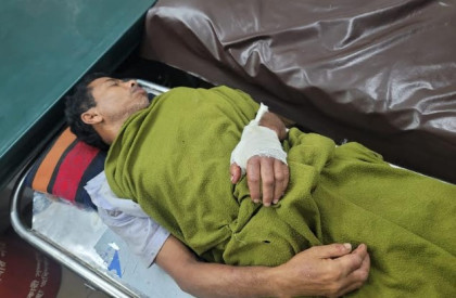 সিংড়ায় ইভটিজিংয়ের প্রতিবাদ করায় মেয়ের বাবাকে মারধর, জখম