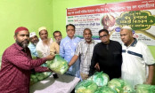 বগুড়ায় ক্ষুদ্র ফল ব্যবসায়ীদের 
মাঝে ৩য় ধাপে ঈদ সামগ্রী বিতরণ 