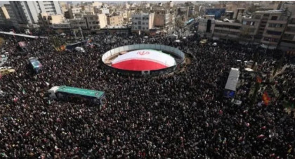 তেহরানে আলী লারিজানি ও তার ছেলের জানাজায় জনসমুদ্র