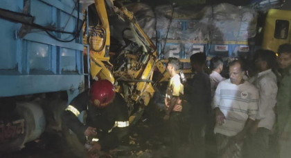 শেরপুরে মহাসড়কে ভয়াবহ সংঘর্ষ, চালকের দুই পা বিচ্ছিন্ন