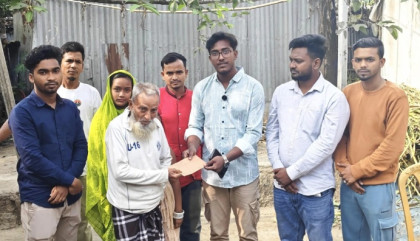 বগুড়ায় পকেট খরচের টাকা বাঁচিয়ে দুই 
শিক্ষার্থীর পাশে দাঁড়ালেন ছাত্রদল নেতা