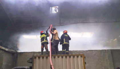 বগুড়ায় খেজুরের গুদামে আগুন, ক্ষয়ক্ষতি কোটি টাকার বেশি