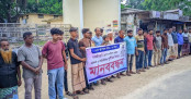 ধামইরহাটে মিটার ত্রুটির অভিযোগে ১ লাখ ৬০ হাজার টাকা দাবির প্রতিবাদে মানববন্ধন