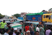 হাইওয়ে পুলিশের বিরুদ্ধে চাঁদাবাজির অভিযোগে মহাসড়ক অবরোধ, দুই ঘণ্টা যান চলাচল বন্ধ