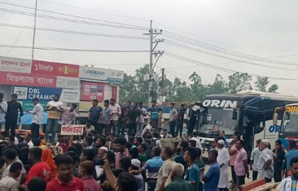 জোড়া হত্যা মামলার আসামিদের গ্রেপ্তারের দাবিতে মহাসড়ক অবরোধ