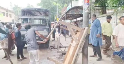 যানজট নিরসনে বগুড়া শহরে ফুটপাত দখলমুক্তে সিটি করপোরেশনের উচ্ছেদ অভিযান