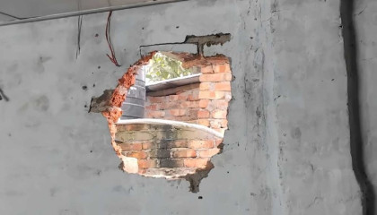 বগুড়ায় দেয়াল কেটে এক রাতেই ৬ দোকানে চুরি