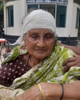 বগুড়ায় জমি নিয়ে বিরোধ: ৮০ বছরের
বৃদ্ধা মাকে বাঁচাতে গিয়ে ছেলেসহ আহত 