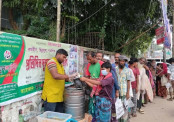 জুলাই গণঅভ্যুত্থান দিবসে বগুড়ায় মুনলাইটের উদ্যোগে ছিন্নমূল মানুষের মাঝে খাবার বিতরণ