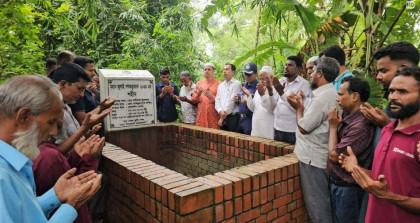 বগুড়ায় জুলাই অভ্যুত্থানের শহীদ মনিরুলের কবর জিয়ারত 