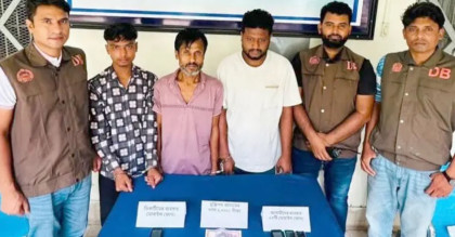 বগুড়ায় ভুয়া ডিবি পরিচয়ে অটোরিকশাচালক অপহরণ, গ্রেপ্তার ৩