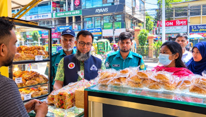 রাজশাহীতে তাজা লাইভ বেকারিকে ১০ হাজার টাকা জরিমানা