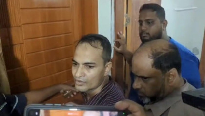 নারীসহ ফ্ল্যাটে সাবেক ওসি, ধরিয়ে দিলেন ‘ষষ্ঠ স্ত্রী’