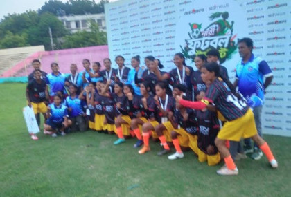 নারী ফুটবলে রাজশাহীর আঞ্চলিক চ্যাম্পিয়ন বগুড়ার রক্সি ফুটবল একাডেমি