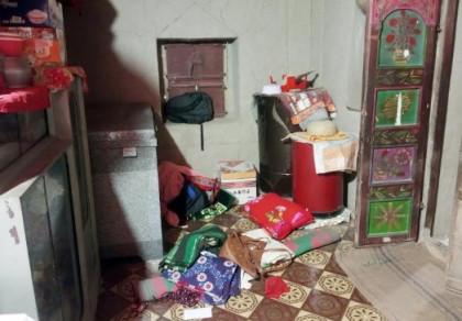 রাণীনগরে বাড়িতে ঢুকে চেতনানাশক ঔষধ স্প্রে করে স্বর্ণ-চাঁদি ও নগদ টাকা চুরি