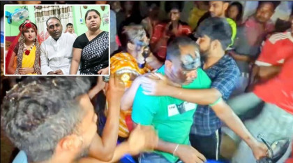 নওগাঁয় বড় বোন কে বিয়ের পর ছোট বোনকে বিয়ে,
টিকটকার মাসুদের মুখে চুন-কালি মেখে গ্রামছাড়া